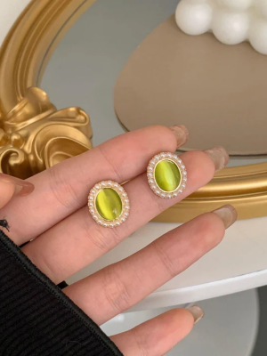 Vintage-Inspired Green Gem and Pearl Oval Earrings-05