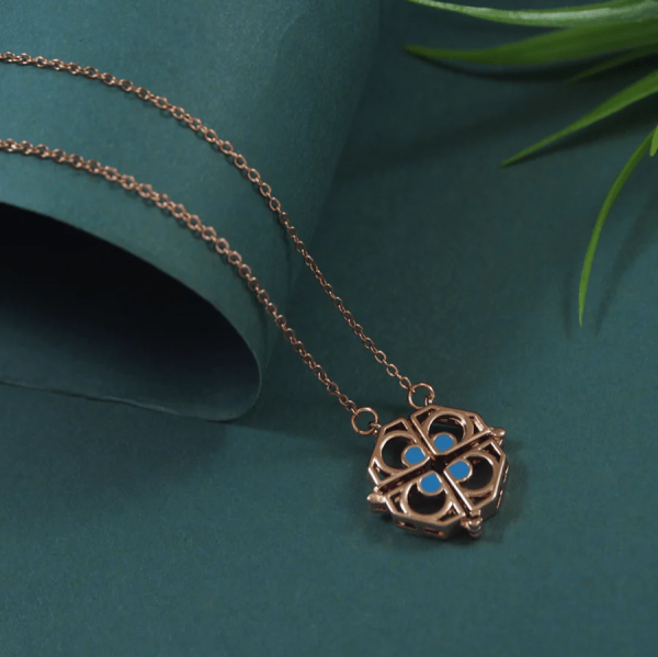 NE-28 Rosegold Plated Clover Folding Magnetic Necklace