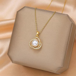 Winding Clover Zircon Exquisite Pearl Necklace