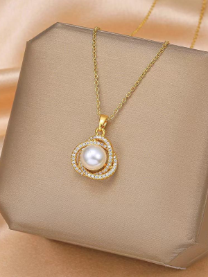 Winding Clover Zircon Exquisite Pearl Necklace