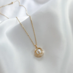Winding Clover Zircon Exquisite Pearl Necklace