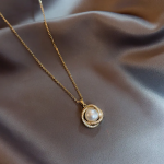 Winding Clover Zircon Exquisite Pearl Necklace