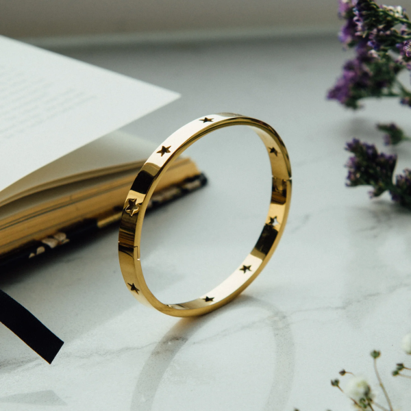 Anti-Tarnish Gold Cut-Out Star Bracelet