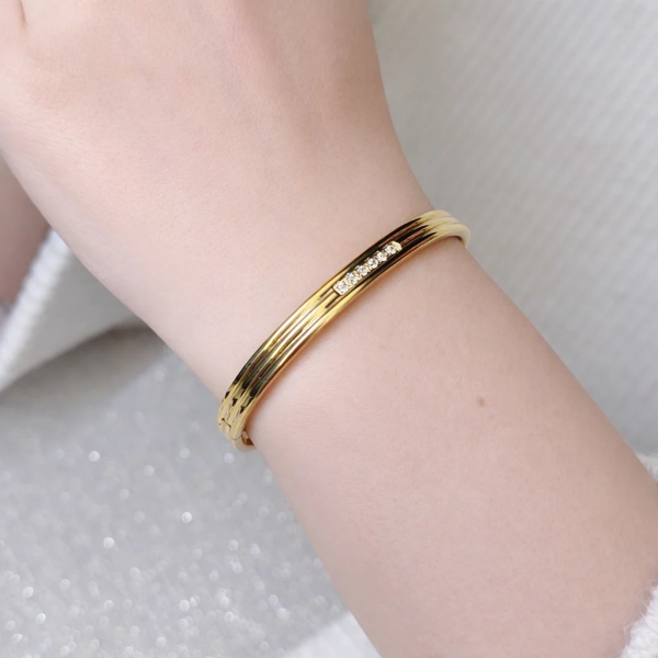 Anti-Tarnish Gold Ridged Bracelet with Crystals
