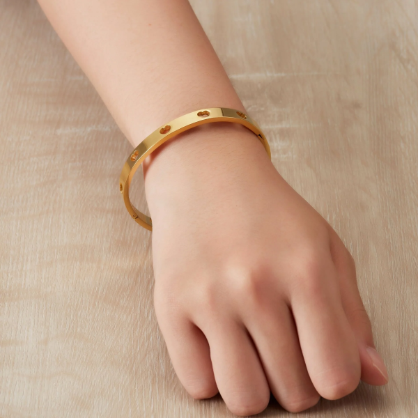 Anti-Tarnish Gold Cut-Out Heart Bracelet